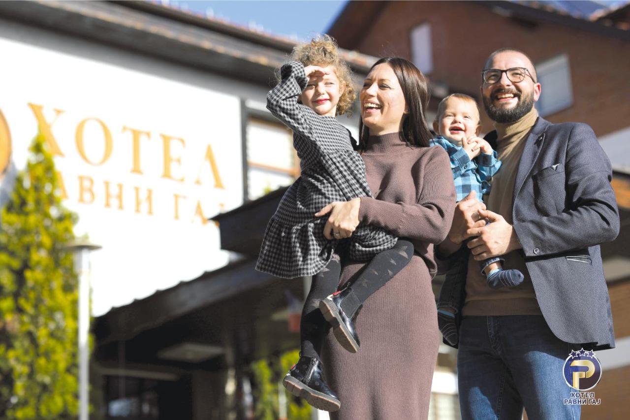 Hotel Ravni Gaj Knic Exteriör bild