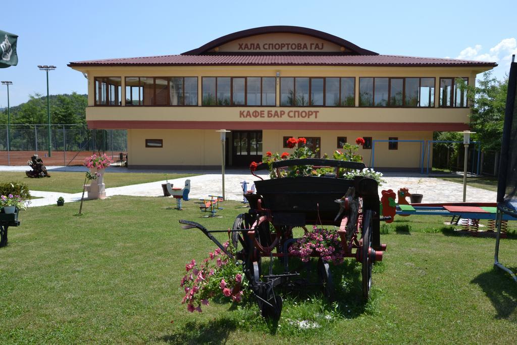 Hotel Ravni Gaj Knic Exteriör bild
