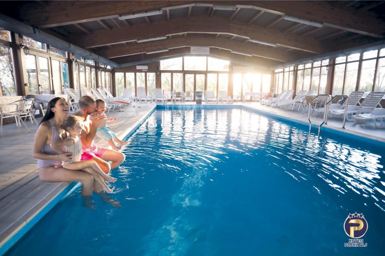 Hotel Ravni Gaj Knic Exteriör bild