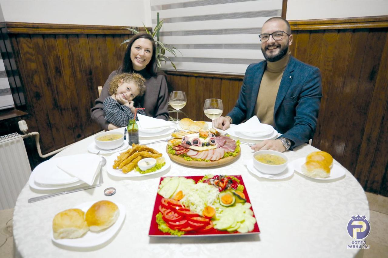 Hotel Ravni Gaj Knic Exteriör bild