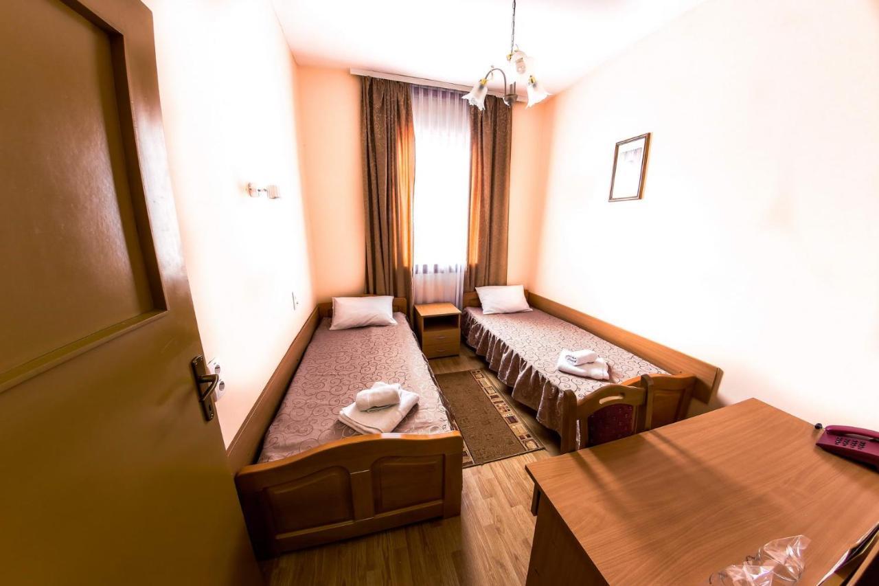 Hotel Ravni Gaj Knic Exteriör bild