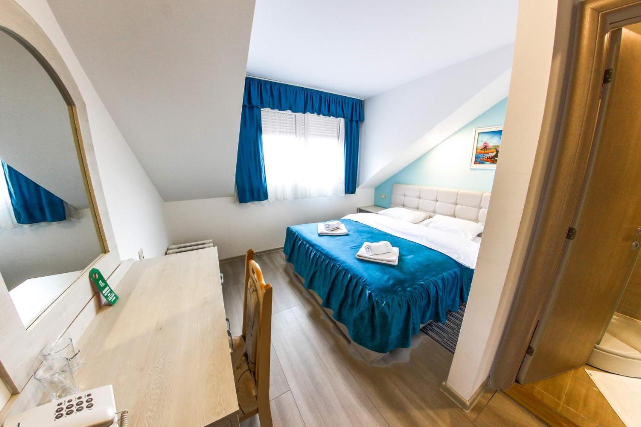 Hotel Ravni Gaj Knic Exteriör bild