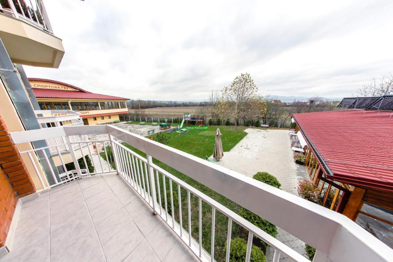 Hotel Ravni Gaj Knic Exteriör bild